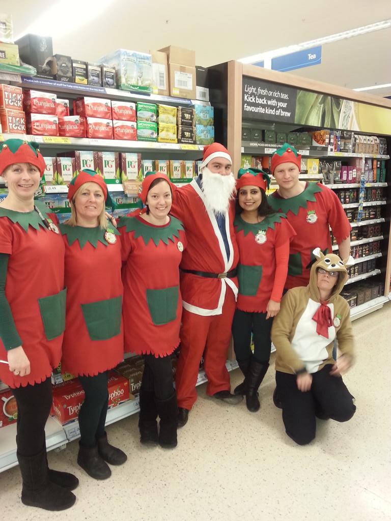 “<a href="/ckaurdang/">Anamica</a>: Feeling festive <a href="/tescocl/">churchlangley</a> @marcusakelly @Tina_brooks <a href="/dswills/">David Williams</a> <a href="/marshacan25/">Marsha Frost</a> #LeadingaHappyTeam ” great pic