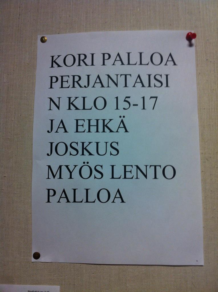 Posiolaisen koulun ilmoitus_taulu. Samaistuin kirjoittajaan. Itsellenikin maistui enemmän liikunta kuin äidin_kieli