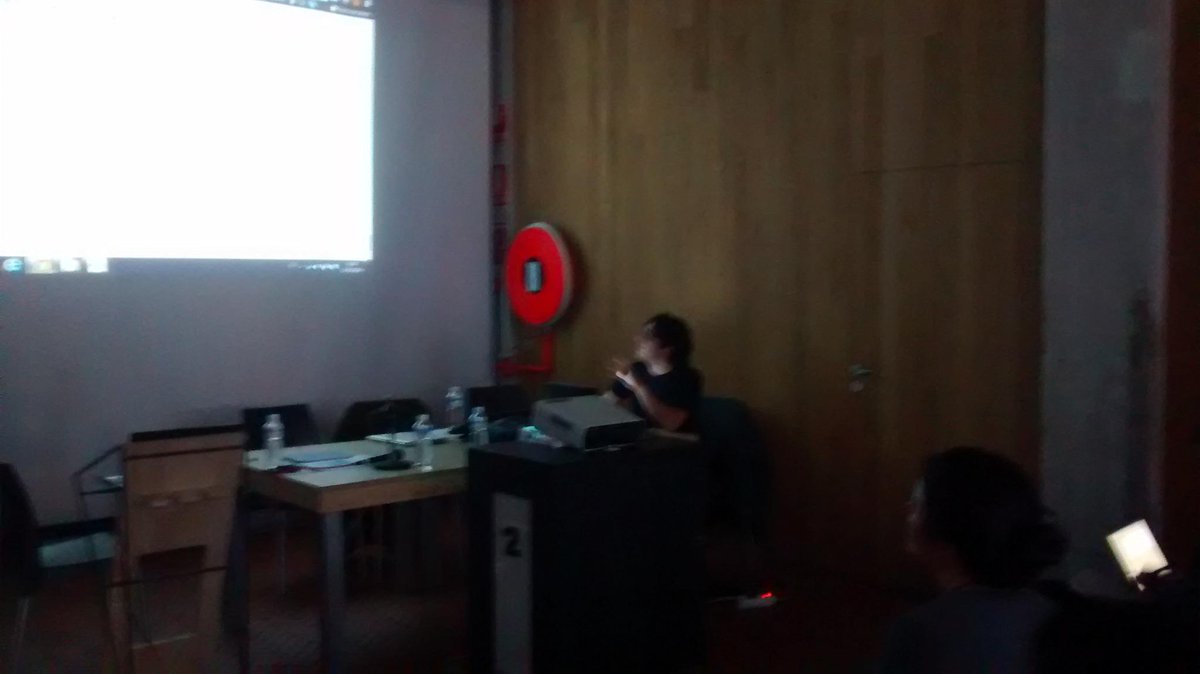 HackGriculture's tweet photo. Junto a Juan Ruiz de Angulo enseñando librerías como #pandas #numpy o #matplotlib 
#ipython http://t.co/LOeYh5ikn9