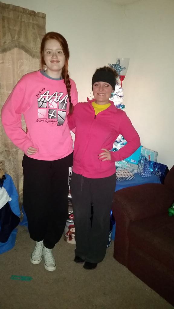 authorjennmich's tweet photo. 15 year old cousin's reaction to PLL Christmas episode.. 😨😂😂 #FutureWNBAPlayer http://t.co/7CUsJPjnny
