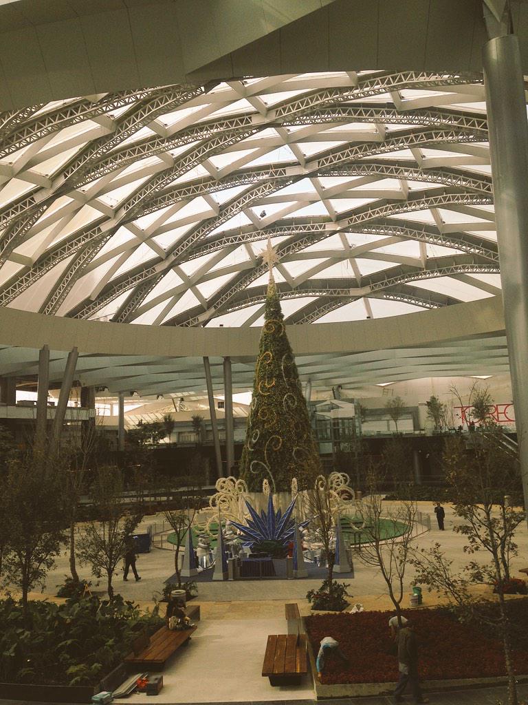 LuisMendozaG's tweet photo. #Navidad2014 @ParqueToreo!! http://t.co/9IBzF6fsTa