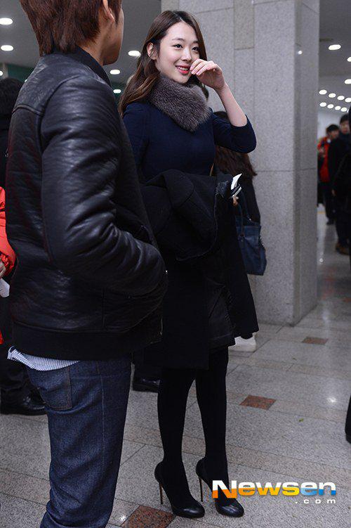 perfxtionphils's tweet photo. [PHOTO] 121314 f(x) Sulli - Kim Sungoh’s Wedding. © NEWSEN http://t.co/c0IwtLC0h6