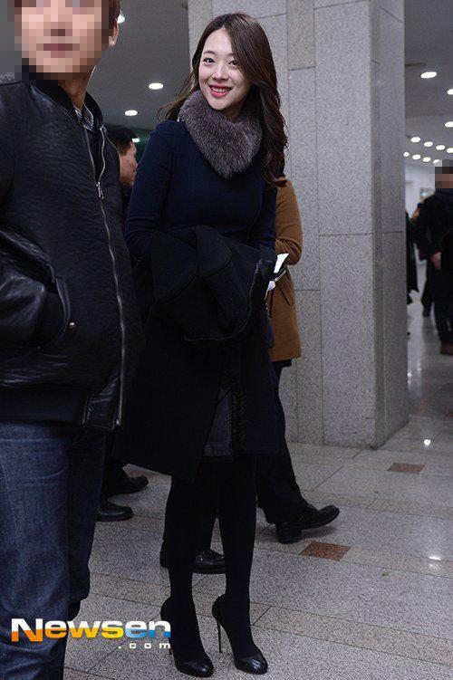 perfxtionphils's tweet photo. [PHOTO] 121314 f(x) Sulli - Kim Sungoh’s Wedding. [3] © NEWSEN http://t.co/d5DBgmfgrY