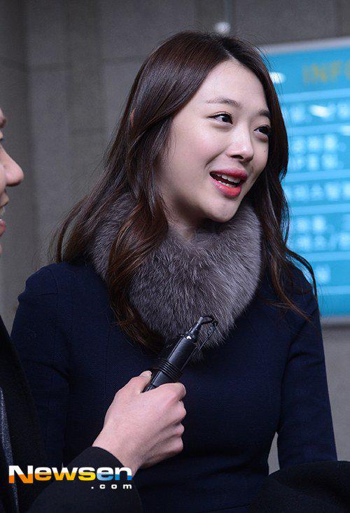 perfxtionphils's tweet photo. [PHOTO] 121314 f(x) Sulli - Kim Sungoh’s Wedding. [3] © NEWSEN http://t.co/d5DBgmfgrY