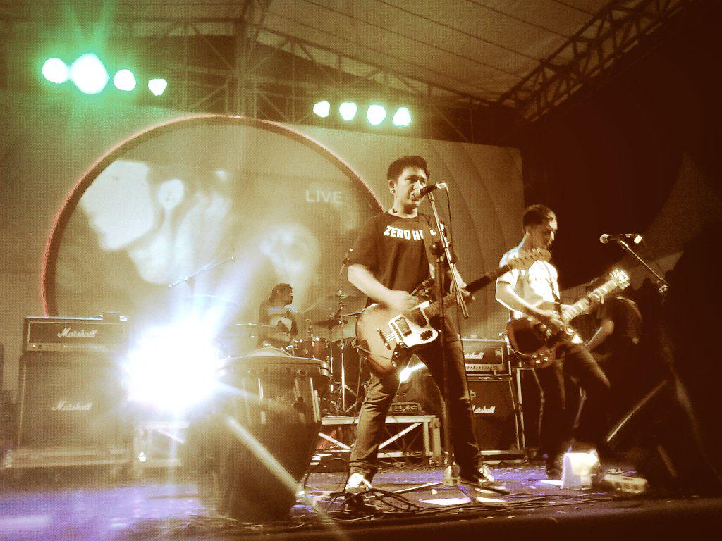 RT <a href="/DenRohman666/">Abdurrahman Muhammad</a>: Capek, kehujanan, kedinginan, basah2an sambil moshingan, dibayar dengan <a href="/PWGofficial/">Pee Wee Gaskins</a> <a href="/PROjam_ID/">PROjam</a>