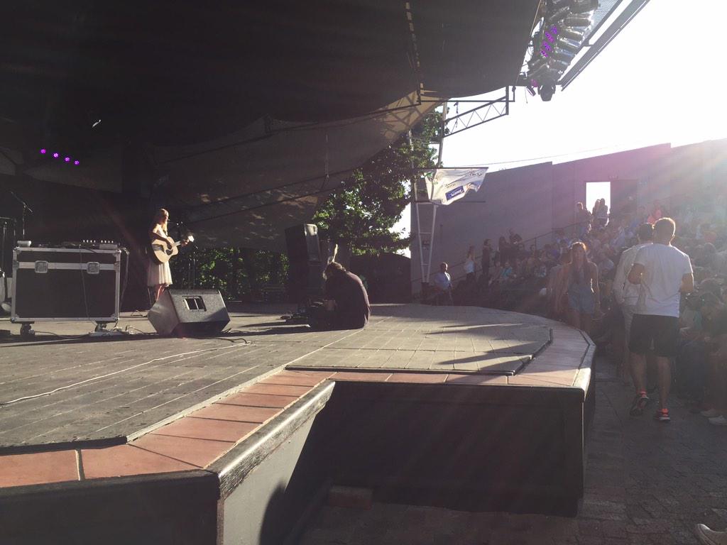 bradsenekal's tweet photo. Jenny Eaves, kicking off the concert in style. Jeremy loops we are ready #musiconthevine @CountyFord @JenniferEaves http://t.co/0OemKYH6RM