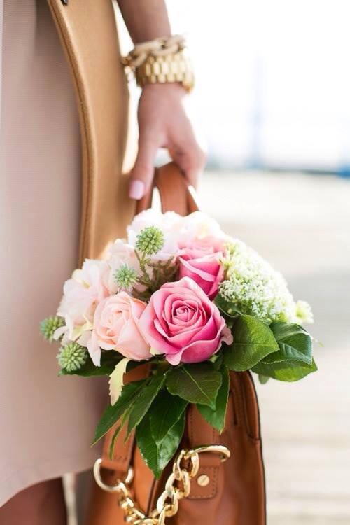 RuSumki's tweet image. Хочешь узнать характер девушки - загляни в её сумку...