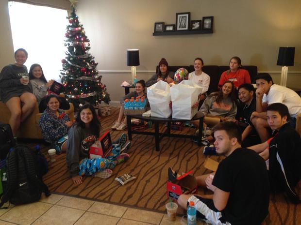 HooverSwimDive's tweet photo. HHS swimmers refueling before state meet finals today? #hooverathletics #hooverpride http://t.co/qfc5Ibg1S3