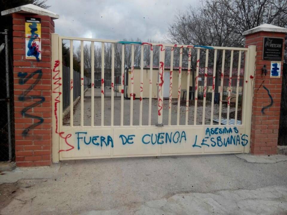EQUOAnimales's tweet photo. .@Equo @eQuoCuenca @btcpd @lluvia_rojo @Safo192 intolerable! Lesbofobía contra animalistas x https://t.co/D1XNg977ux http://t.co/QvuQPMGPn7