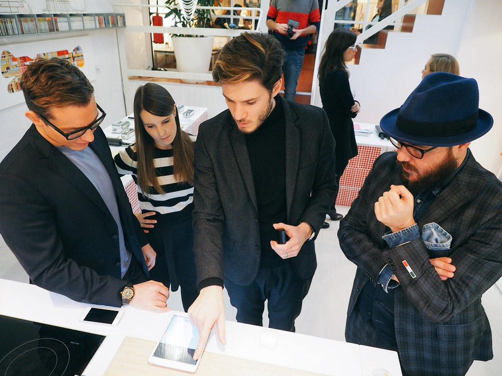 xyzefashion's tweet photo. Cool day at #fahioncampxmas in #Milan #feedbach #stylecoach @carlagozzi #fashiontech #xyze #on ph. #goodfellasimp http://t.co/mt6f64ySJJ