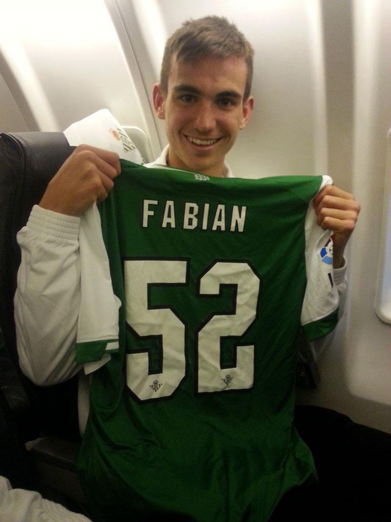 RealBetis's tweet photo. La felicidad de Fabián tras su debut con el primer equipo http://t.co/0BQ9AOytDF