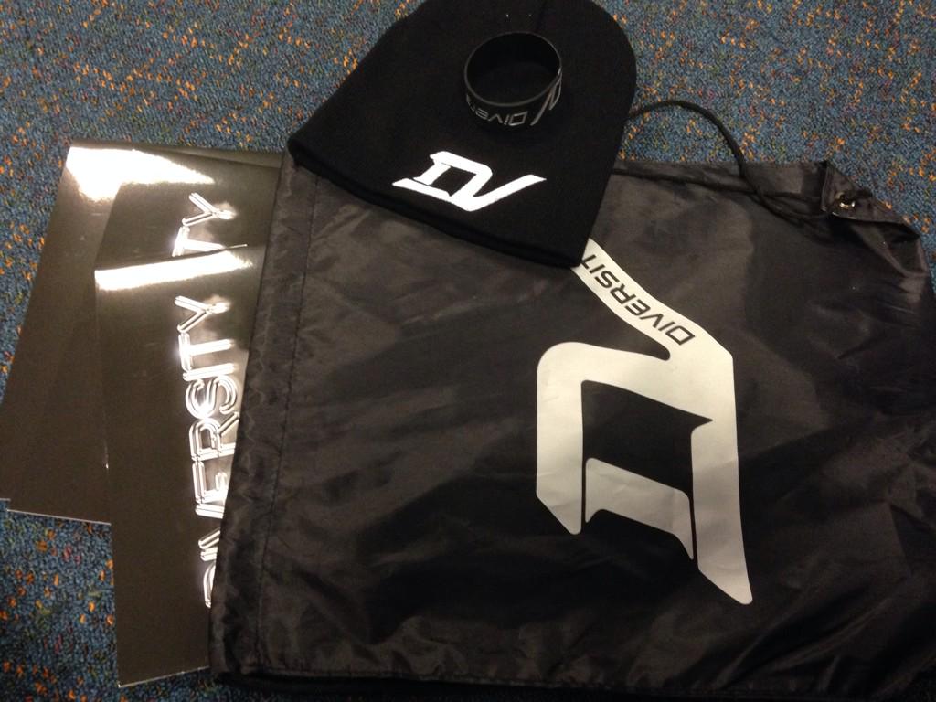 LingTwarriors's tweet photo. Limitless cast goodie bag :) #reboot #lastshow #LimitlessTheReboot http://t.co/p1bHAXRZwh