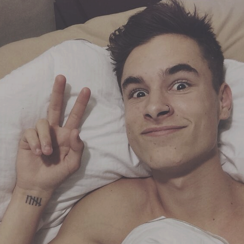 sempitxrnxl's tweet photo. HEYOOO! I'm neww. RT maybe? http://t.co/sJ73yTMkze