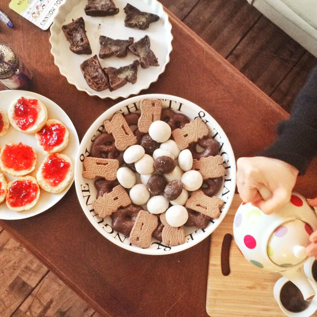 HelloRoompal's tweet image. The ultimate flat warming tea is going on at a secret location in London. #flatmates