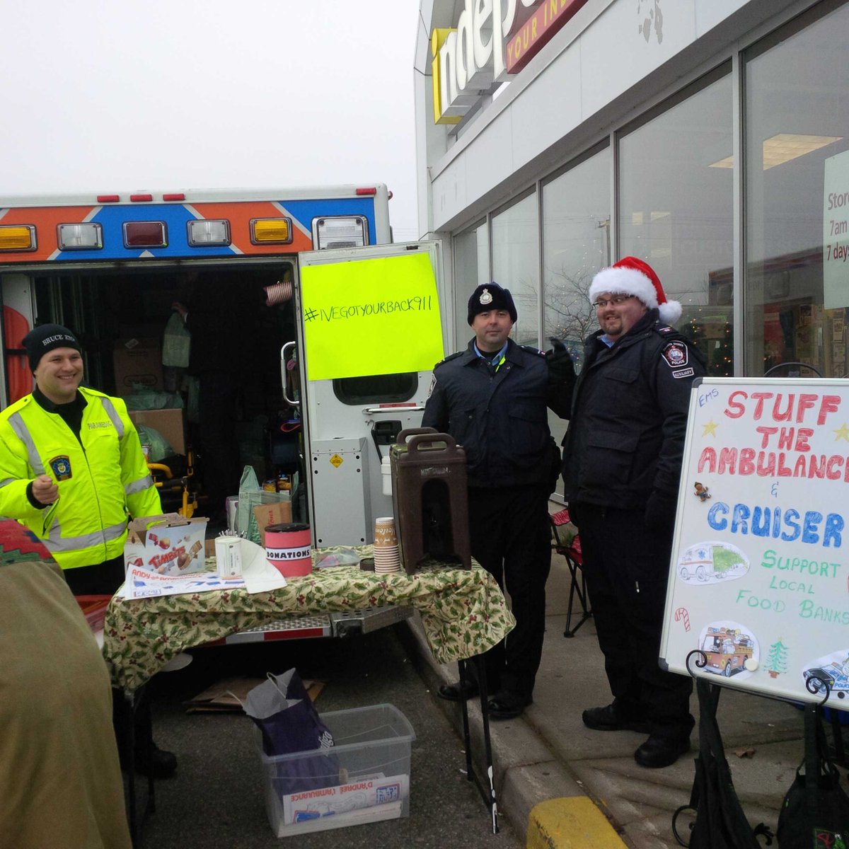 kenmcculloch9's tweet photo. Helping collect donations for the food bank today at Independent Grocer. Many generous donations coming in. http://t.co/7SP2zlzOuf