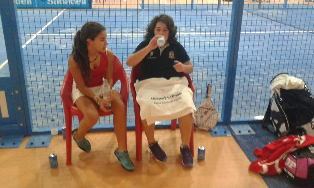 FMP_Padel's tweet photo. Los menores siguen...unos jugando y otros descansando!! #masterFMP2014 http://t.co/USeIxtPoap