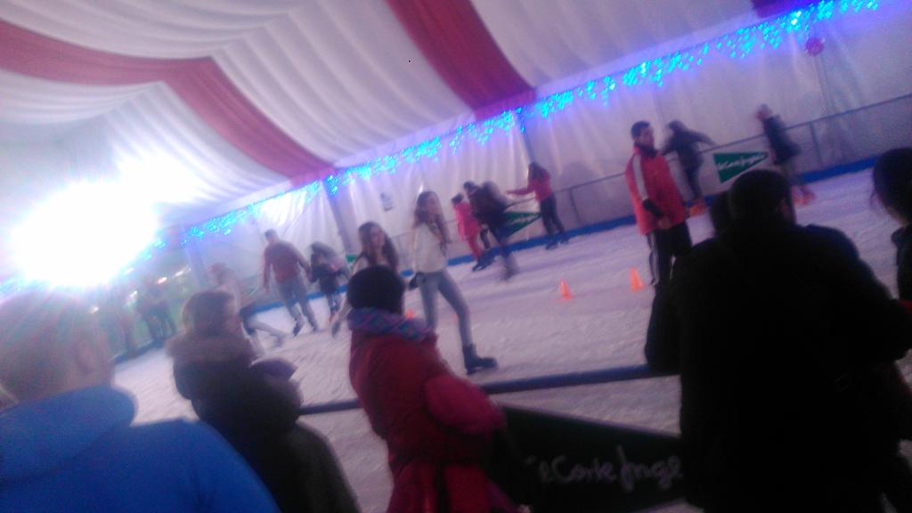 ValenMAQ's tweet photo. Lets go to the patinaje artístico jajajajaja @Deivid_Ag @Alvaro23793 http://t.co/eRyU6PuWS6