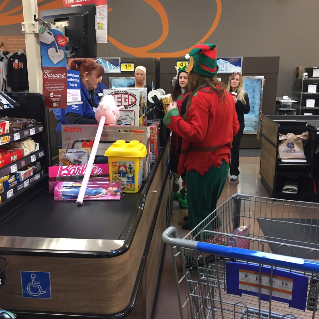 hearAMYroar's tweet image. The elves have gone shopping! #WOMC #ToyCastle @1043WOMC
