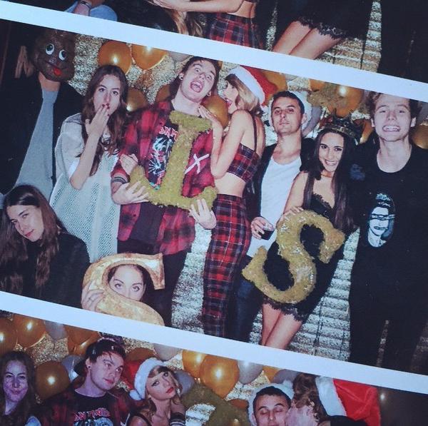 febysinaga's tweet photo. "@5SOS_Update: I CSNT VELIBE http://t.co/AhTgGRscNy"