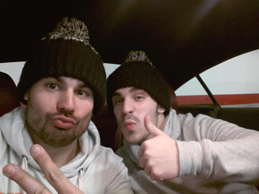 josema_albacete's tweet photo. Terminando macro tarde de compras con burlatako pascaaaaleeee @asieriko3 #elbichodelaburla #elpascaldelaburlaaaaa http://t.co/Dzt9aTPSu0