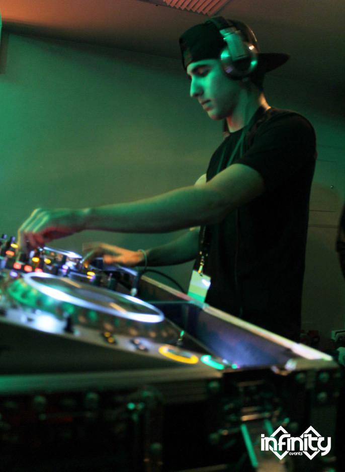 Infinity_VE's tweet image. Aquí tenemos a nuestro @DeejayManuelC mezclando en la #infinity