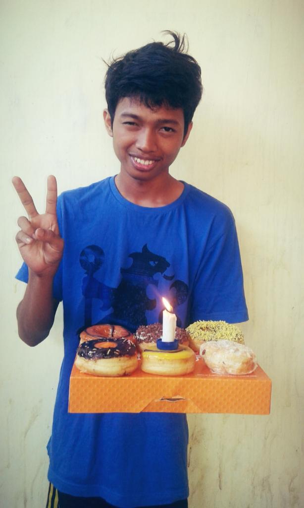 dyahjohan's tweet photo. Happy born day @mahdie_die , wish u all da best.. i love u.. http://t.co/kz63GSRwsg