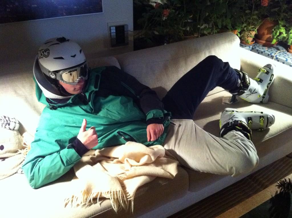 Fiskeminister's tweet photo. Der findes forkerte måder at se ski på - og så findes der den her! #dewtourdk http://t.co/0G4QBk6mLC