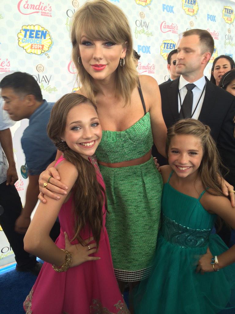 " Happy Birthday to my fav Taylor Swift! Thanks for shaking it off with me!    
