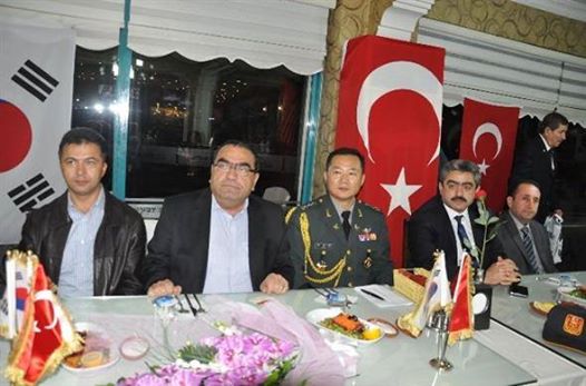 G.Kore Büyük elçiliği Askeri Ataşesi K.Albay Jooseong Han ve eşi Kore Gazilerinin torunlarına burs ve sertifika verdi