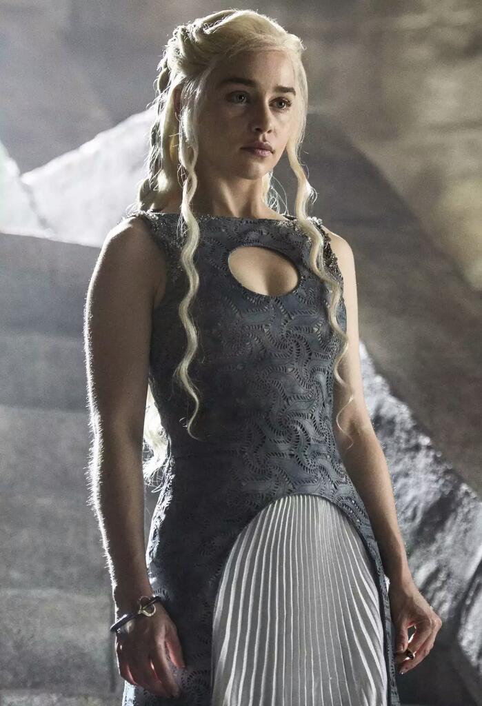 5 times Daenerys Targaryen's fashion wardrobe slayed it on Game of Thrones  | Life