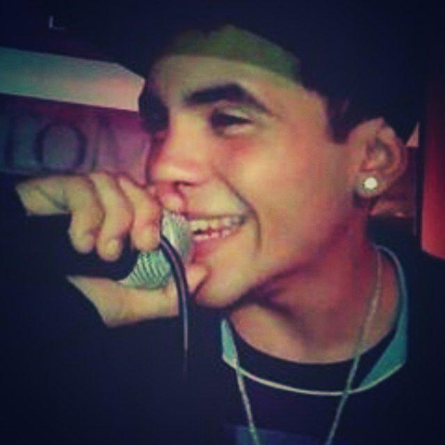 LauuTatiana's tweet photo. #QuePapaNoelMeTraiga. Aaal sexi,Potro,Chapable de Picky *_* .. 
Es muchooo Pedir ?

@Picky3pOk http://t.co/AV2y5acEjT