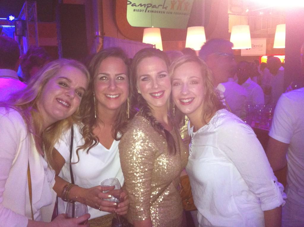 Feestje! <a href="/goldpartyzwolle/">Goldparty Zwolle</a> met <a href="/beeldprikkels/">Beeldprikkels</a> <a href="/IngeborgLukkien/">Ingeborg Lukkien</a>