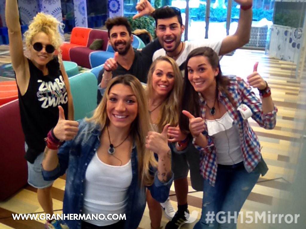 UnGuapitoMas's tweet photo. Mirad esta foto: finalistas delante, semifinalistas detras y mas adelantada Paula la ganadora de gh 15 Casualidad?? http://t.co/Q6C6BLWFat