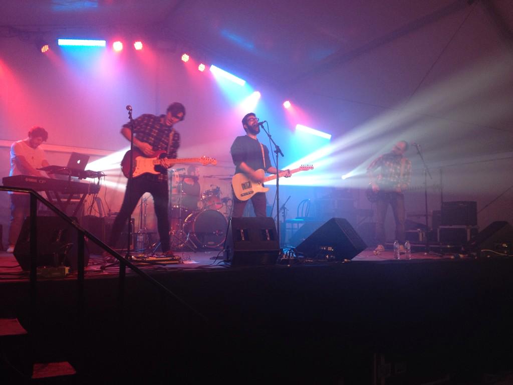 TMfestjoven's tweet photo. @Glaciarband dándolo todo #FestjovenCoin http://t.co/iutBcwW1fi