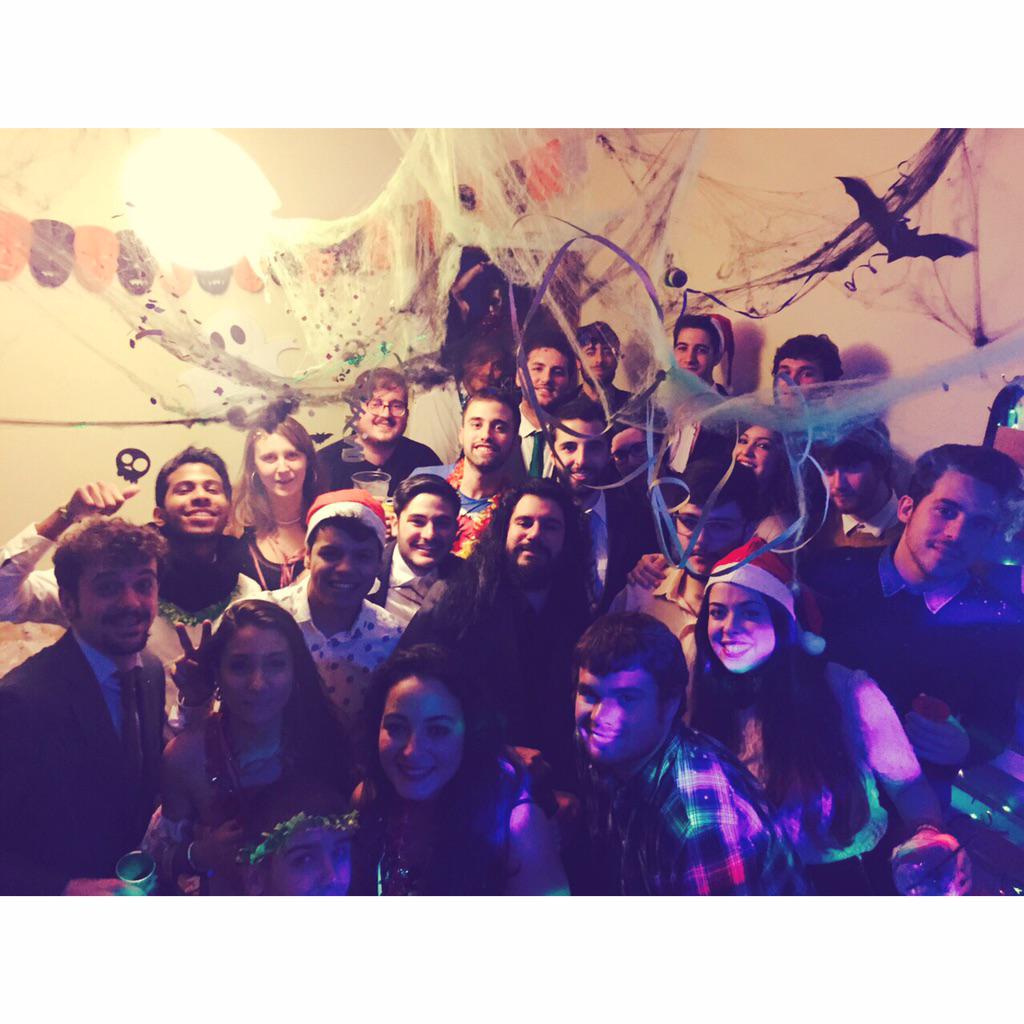 culipisoSM's tweet photo. Buena fiesta la de ayer 🎄🎉🐱🎊🎅 http://t.co/oxsZmiDV4A