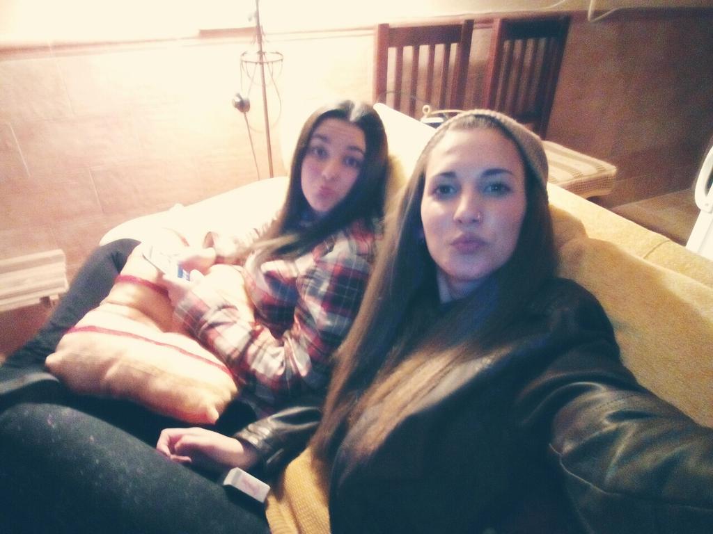 98_xito's tweet photo. Pues hoy se duerme con la fea esta, te quiero fea @PaolaPancho http://t.co/EfvTBM9zQ1