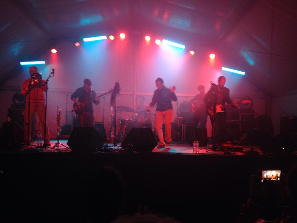 TMfestjoven's tweet photo. @JaRRiLLoLaTa en escena http://t.co/k6wy1tIAEt