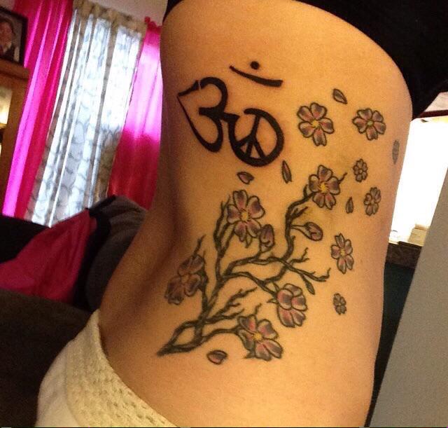 xniversxl's tweet image. s/o to @Carrollinne21 for getting one of the peace mob symbols tattooed. im still speechless mann shits toooo dope