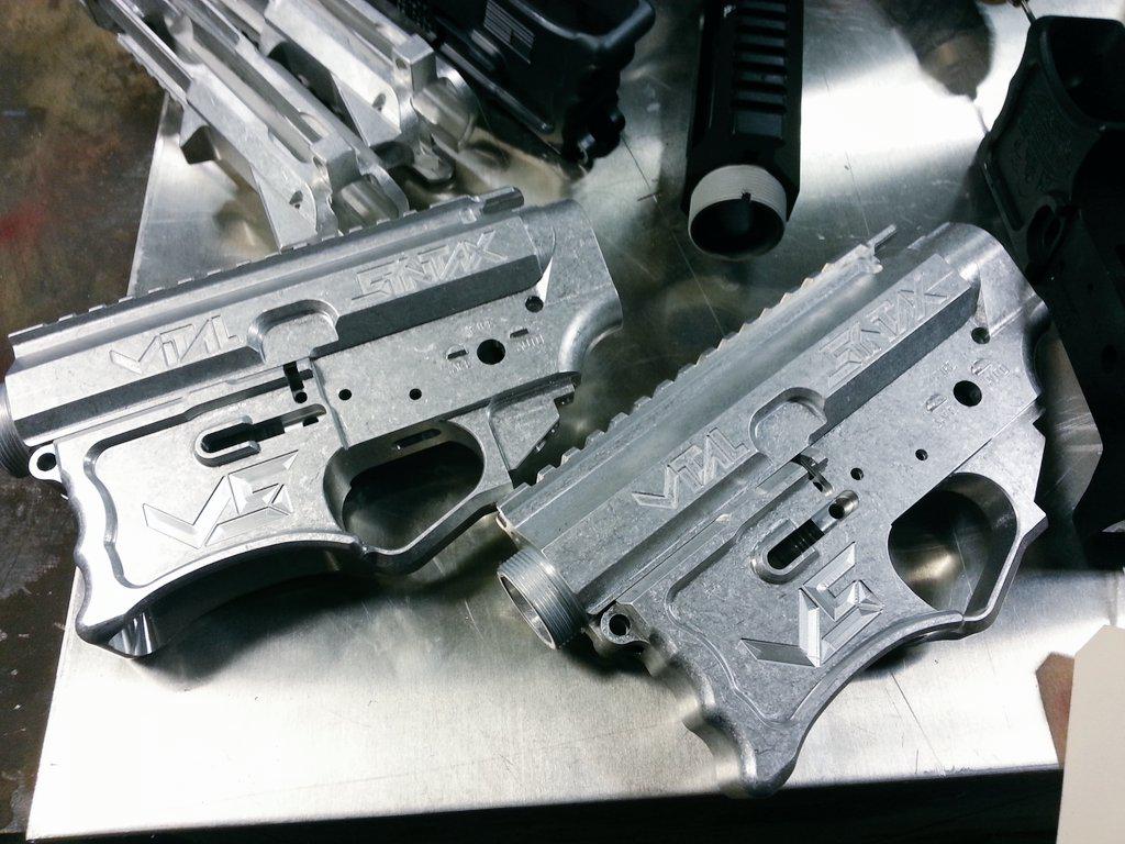 VitalSyntax's tweet image. Receiver set milled! Might make a video about the whole process.