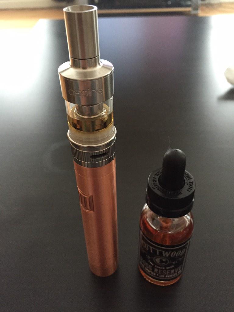 OConnor909's tweet photo. #modlife #mod #cuttwood officially one year with #vaping http://t.co/q3hBJmonnf