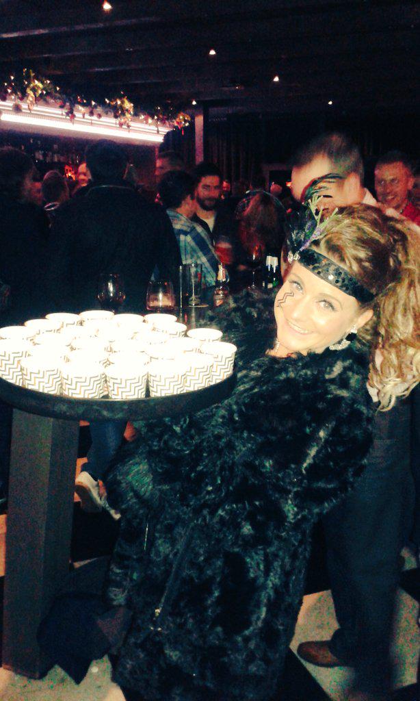 syrettkaty's tweet photo. #drambuie what a night #mobbed #Edinburgh #Christmas #business @LeeannMackay @syrettkaty #hottoddy #playahs http://t.co/0mqilN5uaa