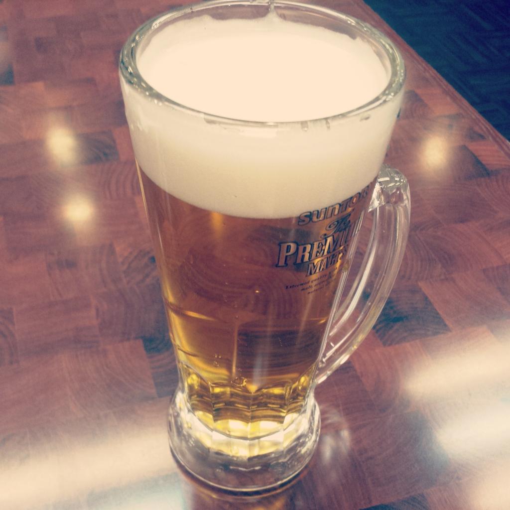 tamtam913's tweet photo. Beer tastes really great right after a bath. #ImLivingForThis http://t.co/33WUbOOijG