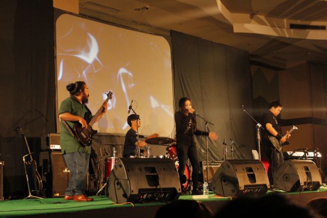 amirullahrivay's tweet photo. @bogorpunyamusik  "thx buat acaranya...keren banget...sukses terus buat para musisi bogor.. http://t.co/El24vxgvKm