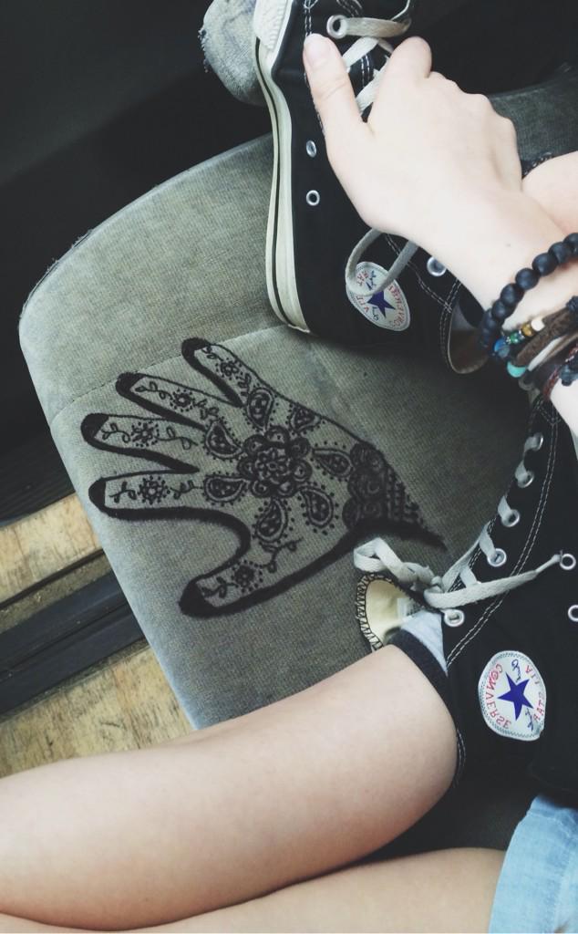 heyimbee's tweet image. I drew a hand on the seat ✋💮