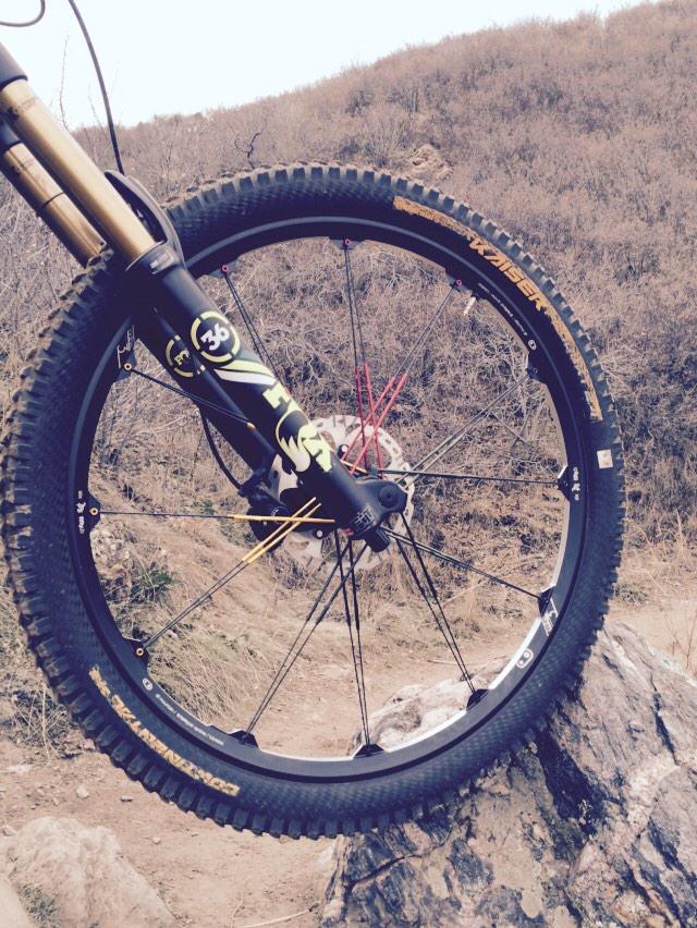 Nat__Ross's tweet photo. Virgin ride on my shiny new @crankbrothers #Rossta Wheels #mtb #kaiser #golden @rockymountain β
http://t.co/QH4RM2iZCf