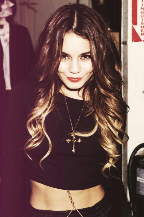 HOJE É ANIVERSARIO DA BEBEZINHA <3 te amo, mesmo depois de tudo! Happy Birthday Vanessa Hudgens 