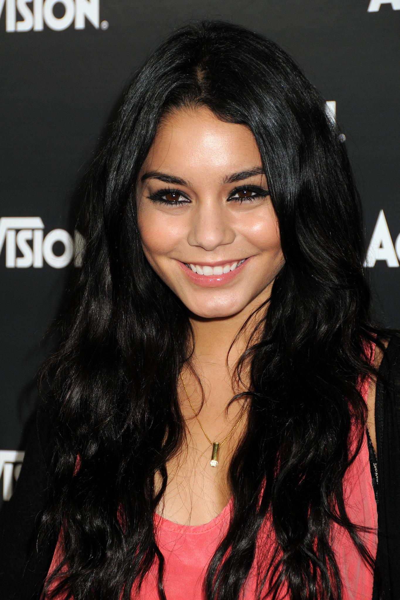 Você já enfrentou tantas críticas, mas sempre com esse sorriso. Eu te amo! Happy Birthday Vanessa Hudgens 