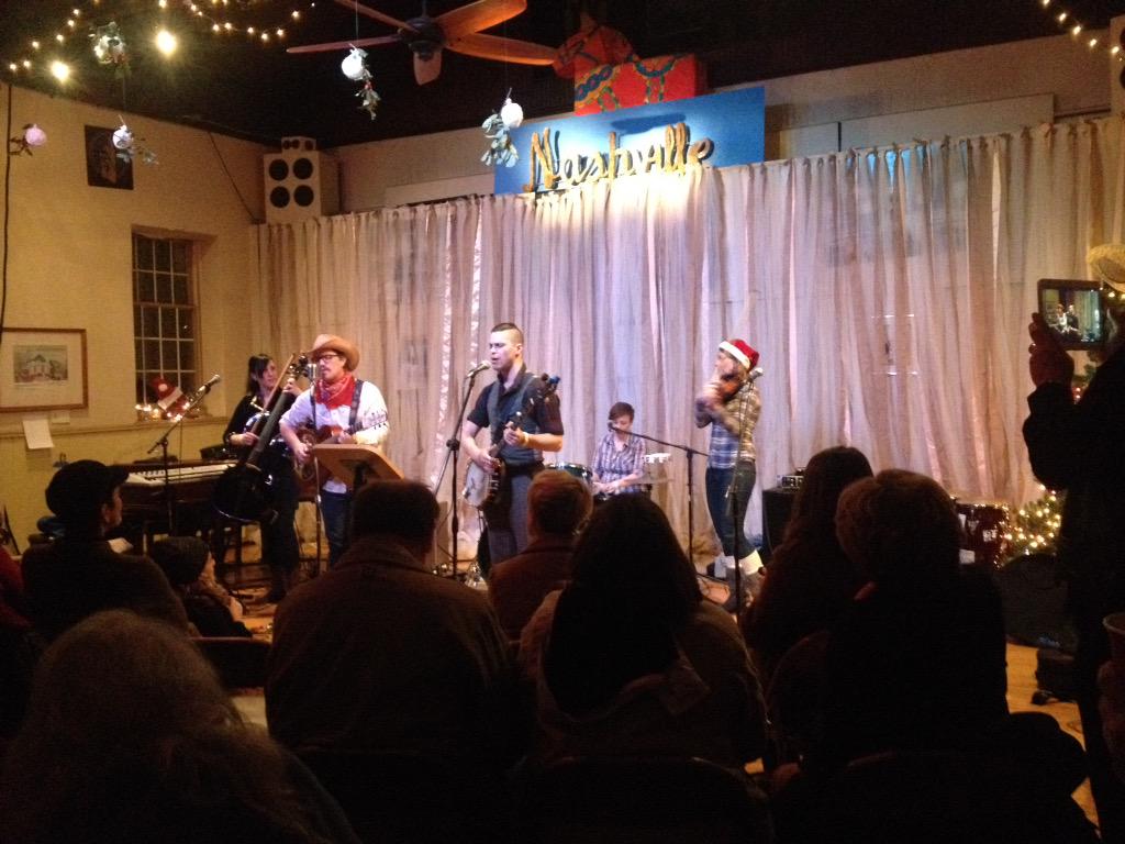 KelseyStanger's tweet photo. Being a photographer is the best #sextonsideshow #musicfilledday #honkeytonk #holliday http://t.co/lvXugd1arr