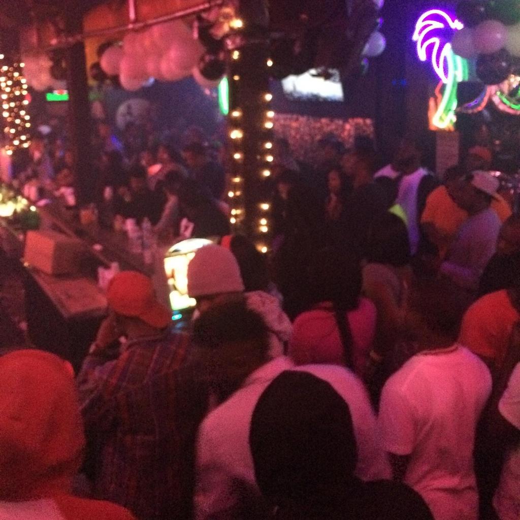 PinUp_Lovee's tweet image. “@SoGone_21: 😩🙌 RT @travis_sw: Take1 rite now #drunksaturdays #packhouse vibin http://t.co/1jPqLxq96z"” 😭😓