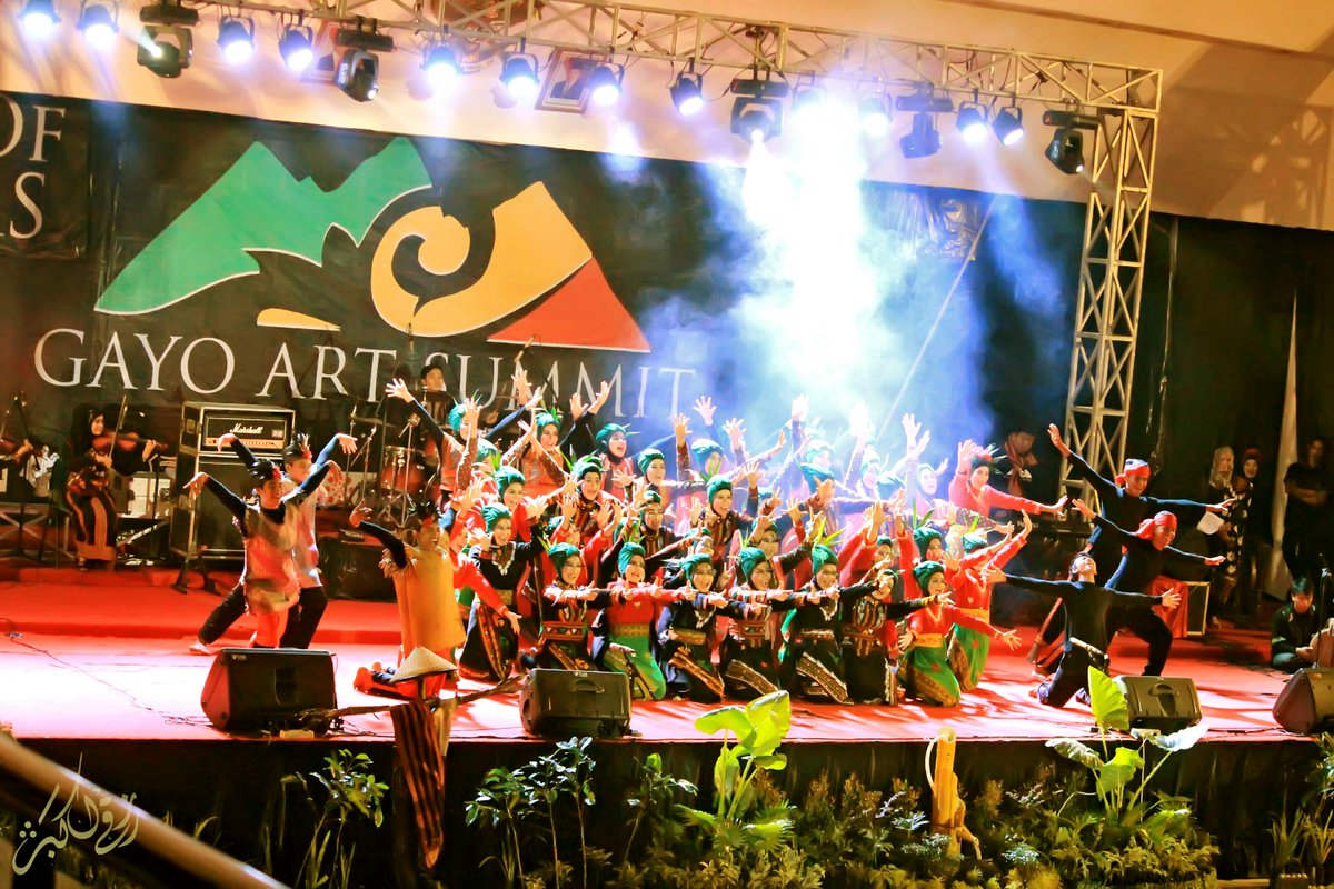 GreatRizky's tweet photo. The last show of @gayoartsummit @iloveaceh
#gayoartsummit #gayoartsummit2014
#Gayo #GayoLand #ILoveGayo #IloveAceh http://t.co/RUyRklHfzH